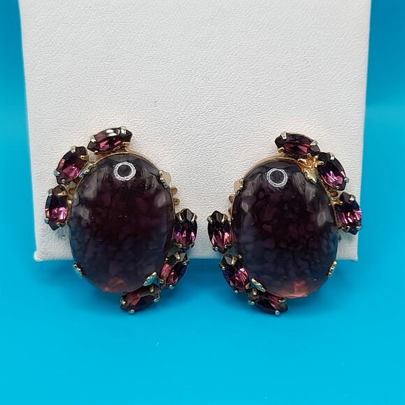 Vintage Purple Glass Rhinestone Clip Earrings, Gold Tone, 1 1/4", 1950s - Picture 10 of 10